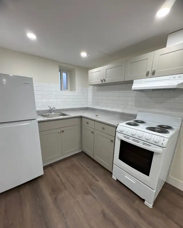 1 Bdrm Studio - Central Location  May 1st