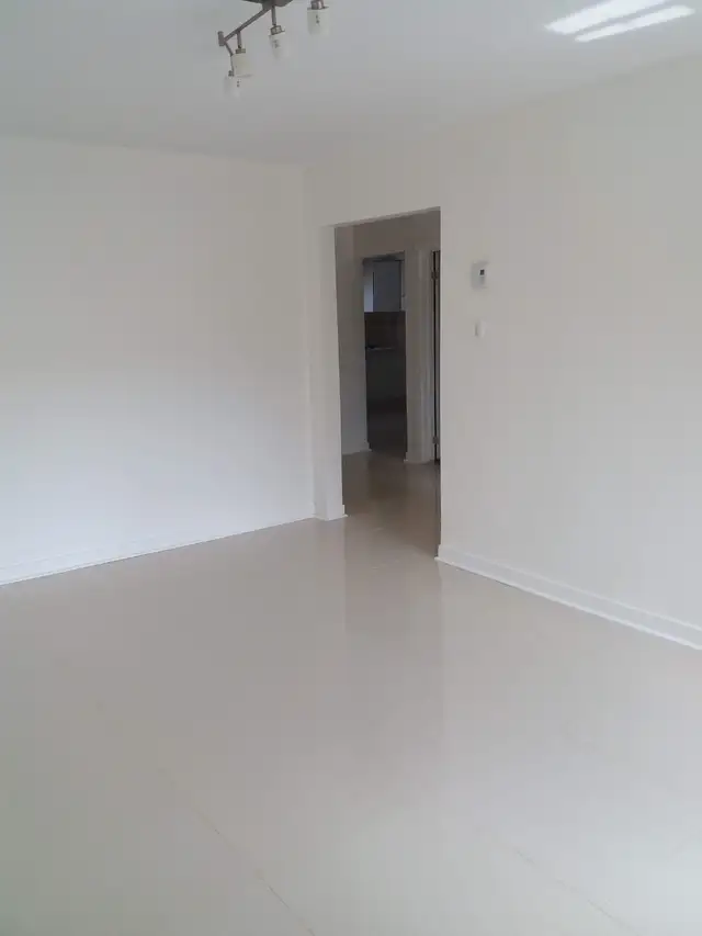 Grand 5 1/2 Villeray, maintenand ou Juillet - Photo 2