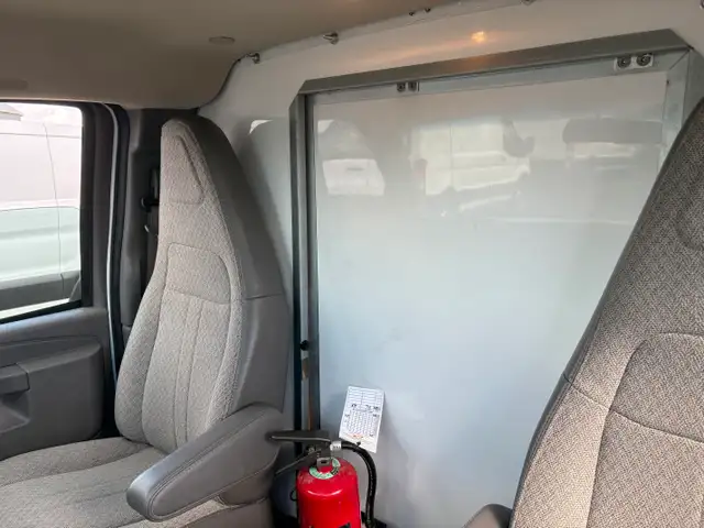 2023 Chevrolet Express 12' CUBE VAN RAMP LOADED SINGLE WHEEL - Photo 4