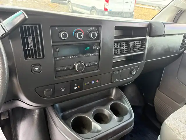 2023 Chevrolet Express 12' CUBE VAN RAMP LOADED SINGLE WHEEL - Photo 11