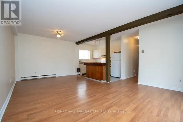 2 Bedroom Garden Apartment in a Historic Setting - Photo 2