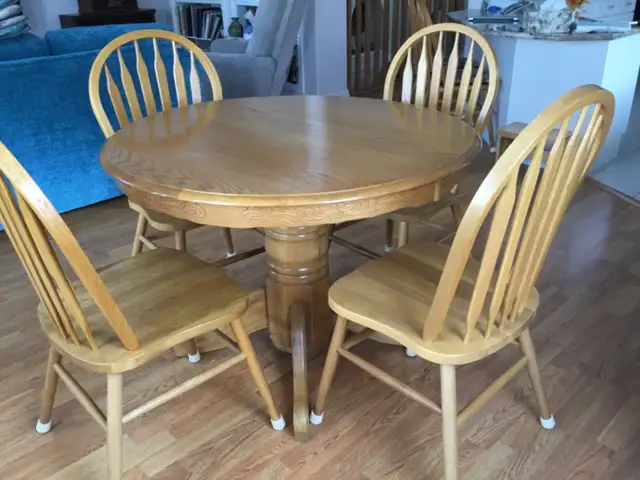 OAK TABLE AND CHAIR SET FOR SALE