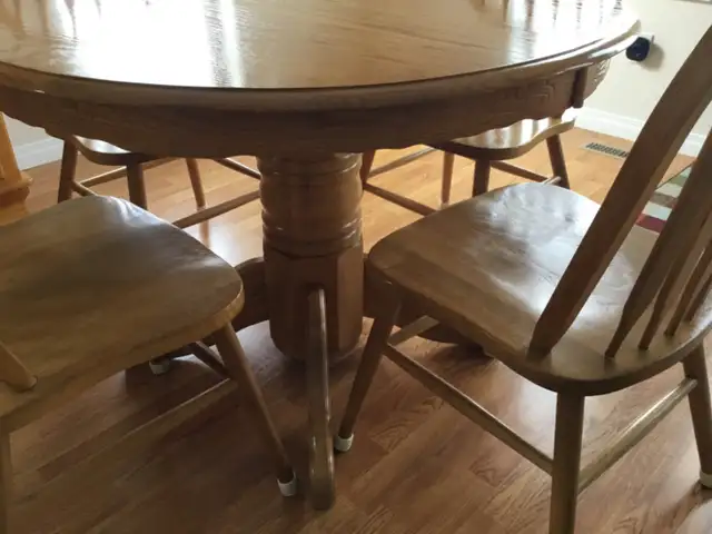 OAK TABLE AND CHAIR SET FOR SALE - Photo 2