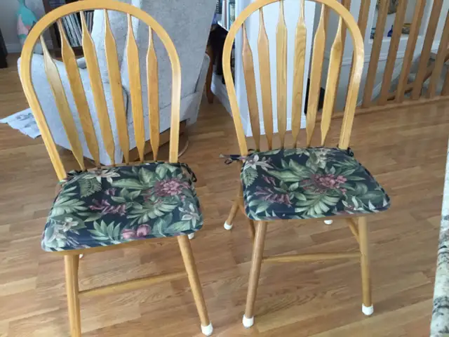 OAK TABLE AND CHAIR SET FOR SALE - Photo 3