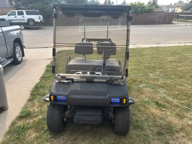 Golf Cart - Photo 2