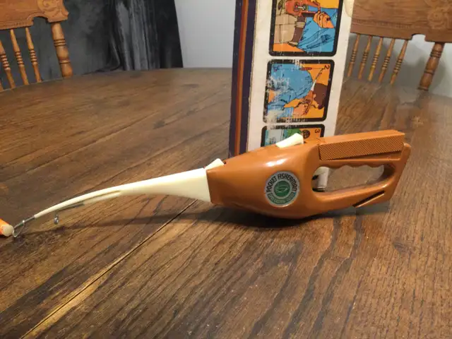 Vintage 1972 Pocket Fisherman