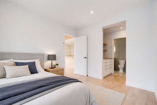 3 ½ with big Terrace | 5 min to YUL | Pet friendly | A/C| INET - Photo 4