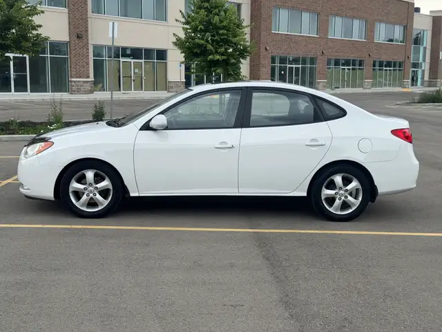 2010 Hyundai Elantra Limited - Photo 4