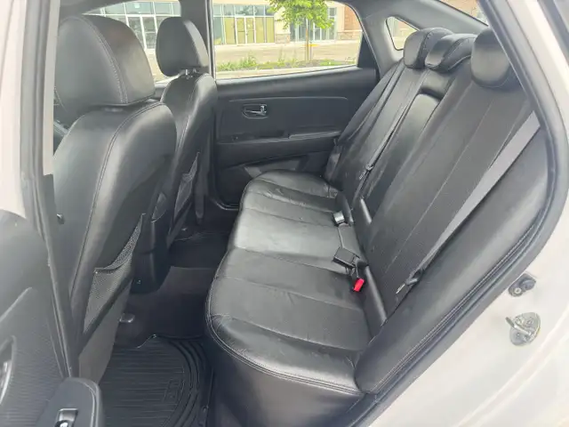 2010 Hyundai Elantra Limited - Photo 11