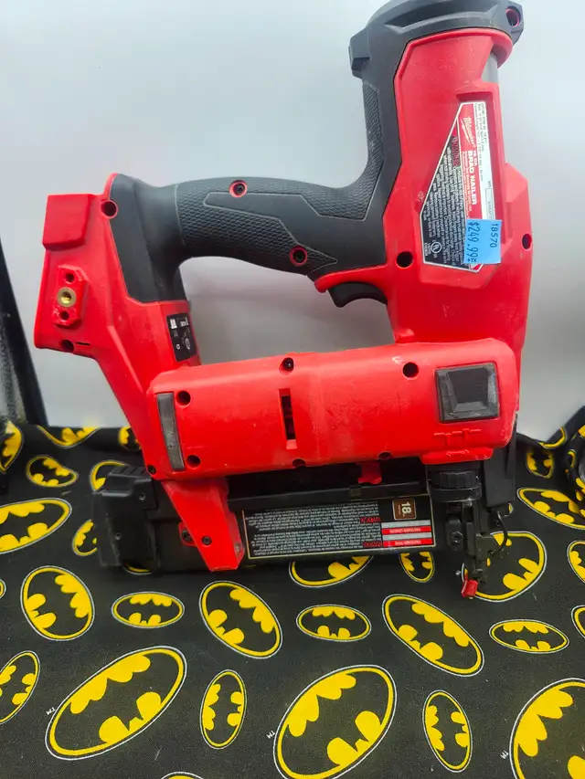 Milwaukee 18 Gauge M18 Brushless Cordless Brad Nailer (#18570)