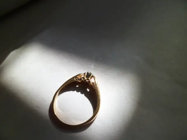 14 kt yellow gold small diamond ring - Photo 4