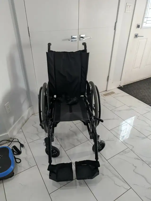 Helio C2 Carbon Fiber Ultra-Lightweight Wheelchair - 16' x 18' - Photo 2
