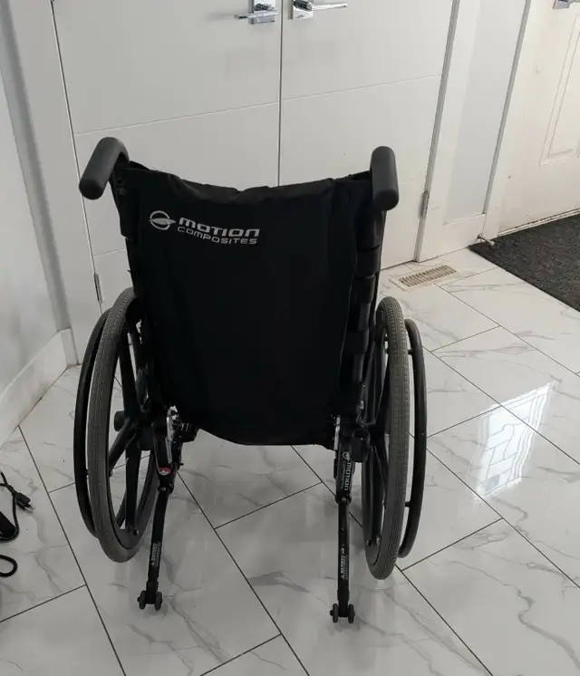 Helio C2 Carbon Fiber Ultra-Lightweight Wheelchair - 16' x 18' - Photo 3