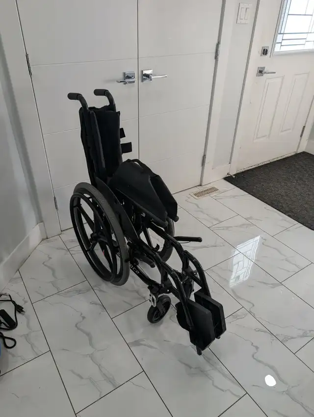 Helio C2 Carbon Fiber Ultra-Lightweight Wheelchair - 16' x 18' - Photo 6