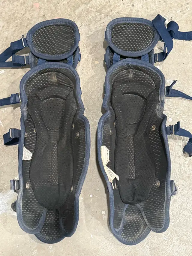 Easton Youth Bat Catcher’s Set - Photo 2