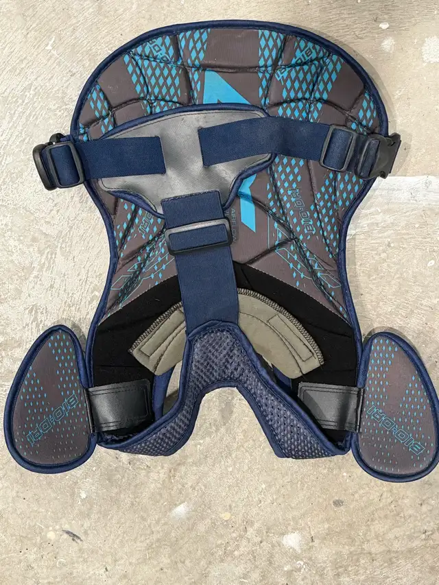 Easton Youth Bat Catcher’s Set - Photo 5