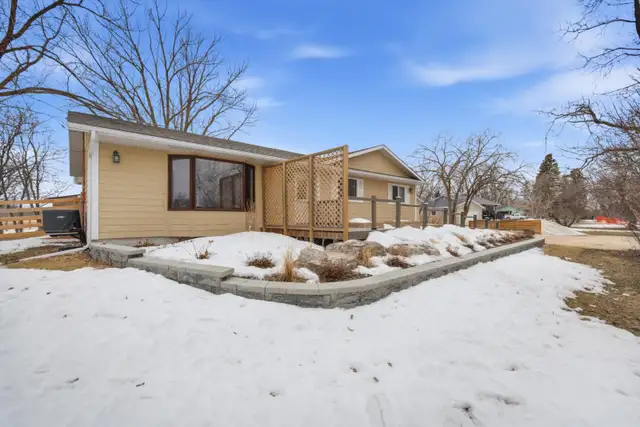 Beautiful Home and Acreage for Sale!