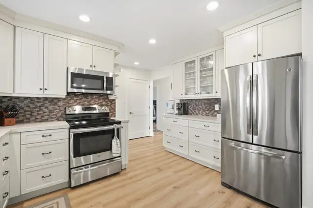 Beautiful Home and Acreage for Sale! - Photo 5