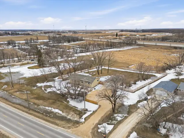 Beautiful Home and Acreage for Sale! - Photo 9