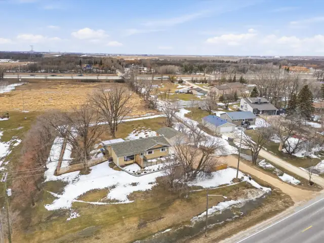 Beautiful Home and Acreage for Sale! - Photo 10