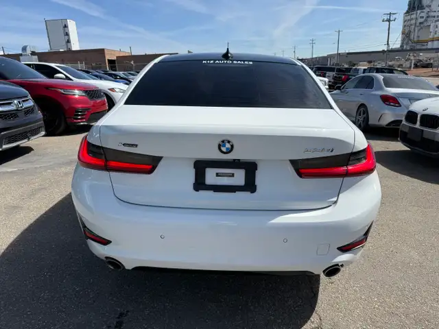 2020 BMW 3 Series 330i xDrive - Photo 3