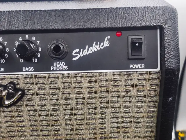 Squier Sidekick Guitar Amp - 28W (18957-1) - Photo 4