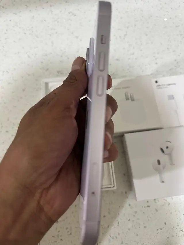 iPhone 14 256gb Airpods/Adapter/Delivery - Photo 2
