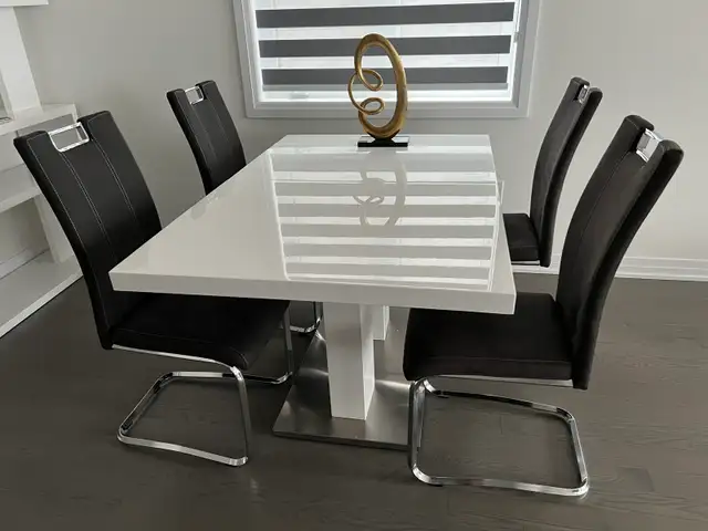 Extendable modern dining table and 8 chairs - Photo 2