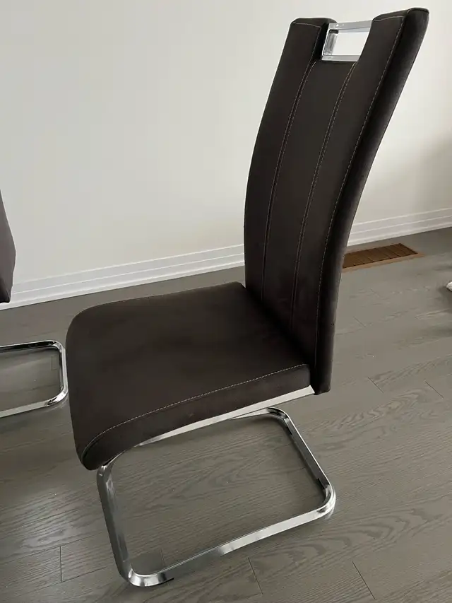 Extendable modern dining table and 8 chairs - Photo 3