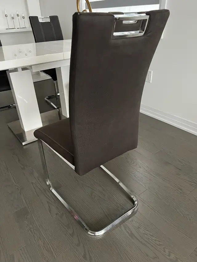 Extendable modern dining table and 8 chairs - Photo 4