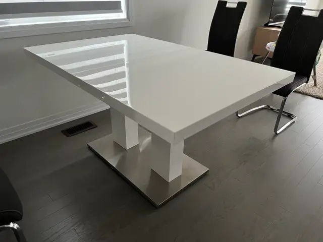 Extendable modern dining table and 8 chairs - Photo 5