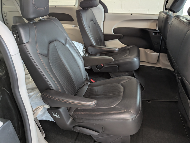 2018 Chrysler Pacifica Touring-L - Photo 7