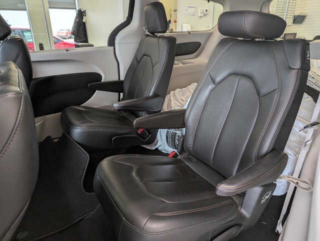 2018 Chrysler Pacifica Touring-L - Photo 10