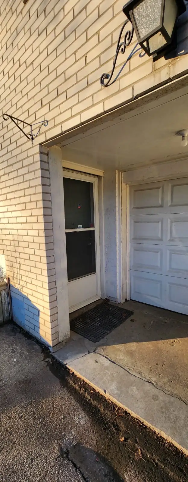 Basement for lease - Photo 2