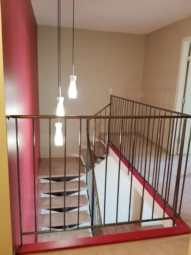 Blow Out Rent: Dalhousie - Bi-Level, 2 Bdrm,14th&15th - Photo 8