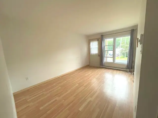 COWANSVILLE 4 ½ ensoleillé -immeuble tranquille  (6 logements) - Photo 3