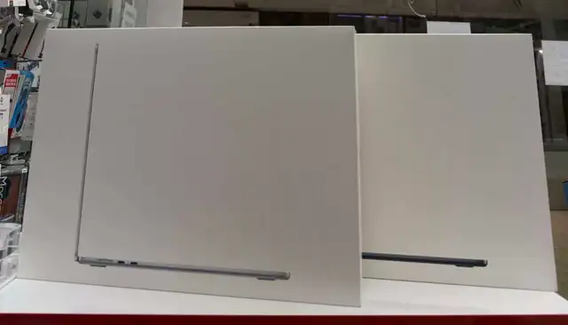 brand new sealed Macbook air 15inches with M5 chip 16/512