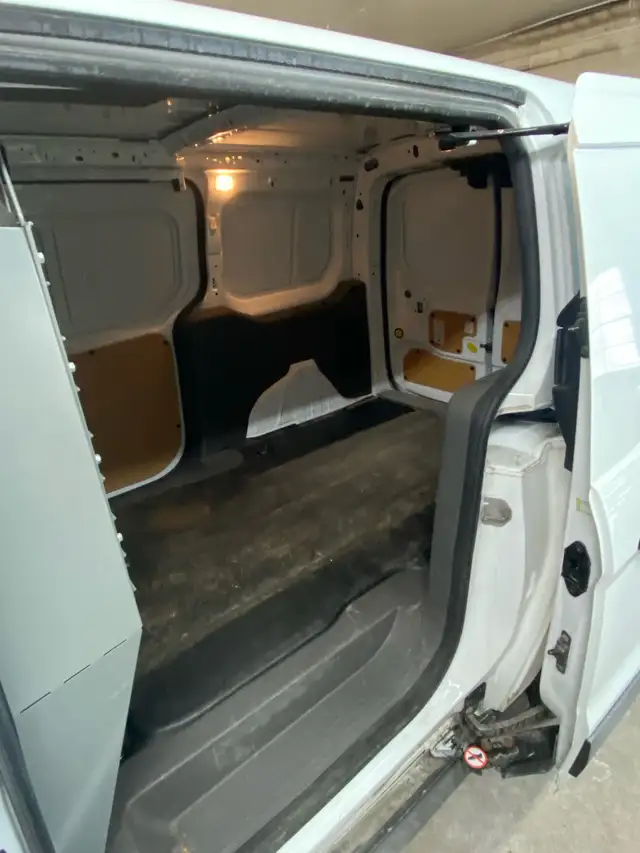 19’ Ford Transit Connect - Photo 4