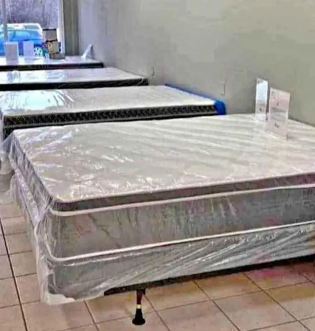 ( Twin Mattress ) | King Mattress / Queen Mattress . Full Mattre