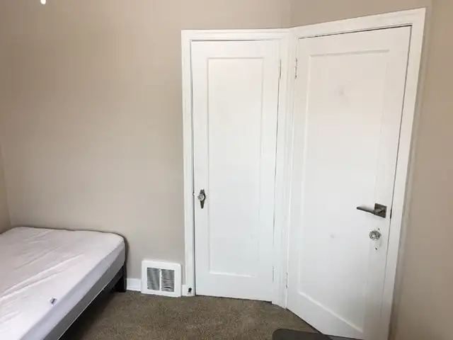 Bargain Luxury! Private Room By NAIT. Utils, Cable, Wi-Fi Incl. - Photo 7