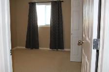 Spacious 3 Bed, 2.5 Bath Home in Terwillegar Towne - Photo 7