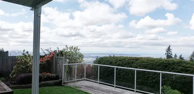 1 Bedroom   Den Garden level Ocean View (North Vancouver)