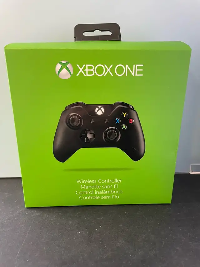 XBOX ONE CONTROLLER W/BOX