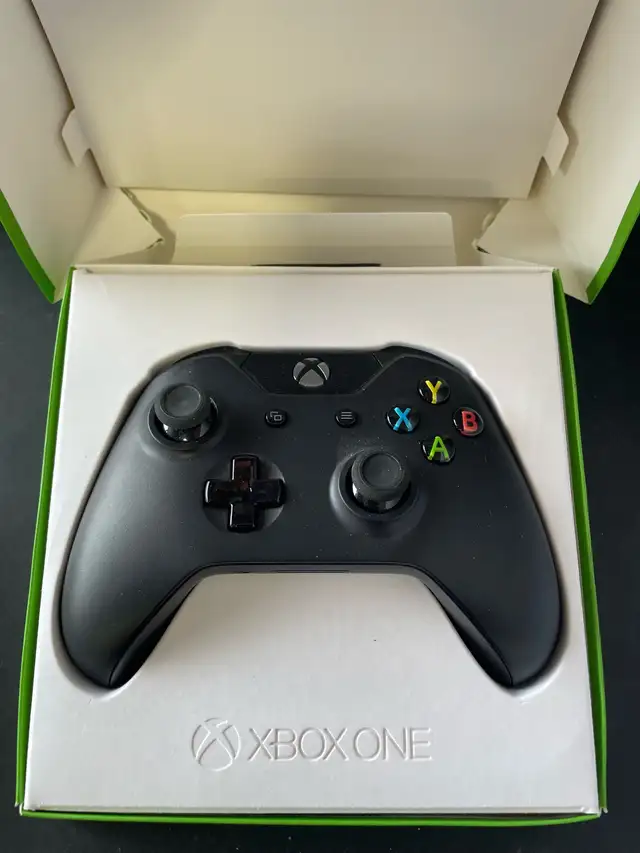 XBOX ONE CONTROLLER W/BOX - Photo 2
