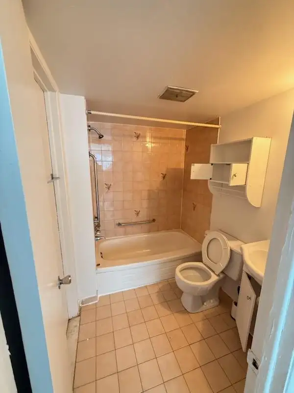 3 1/2 & 4 1/2 (1 & 2 bedroom apt) a louer Rosemont - Photo 10