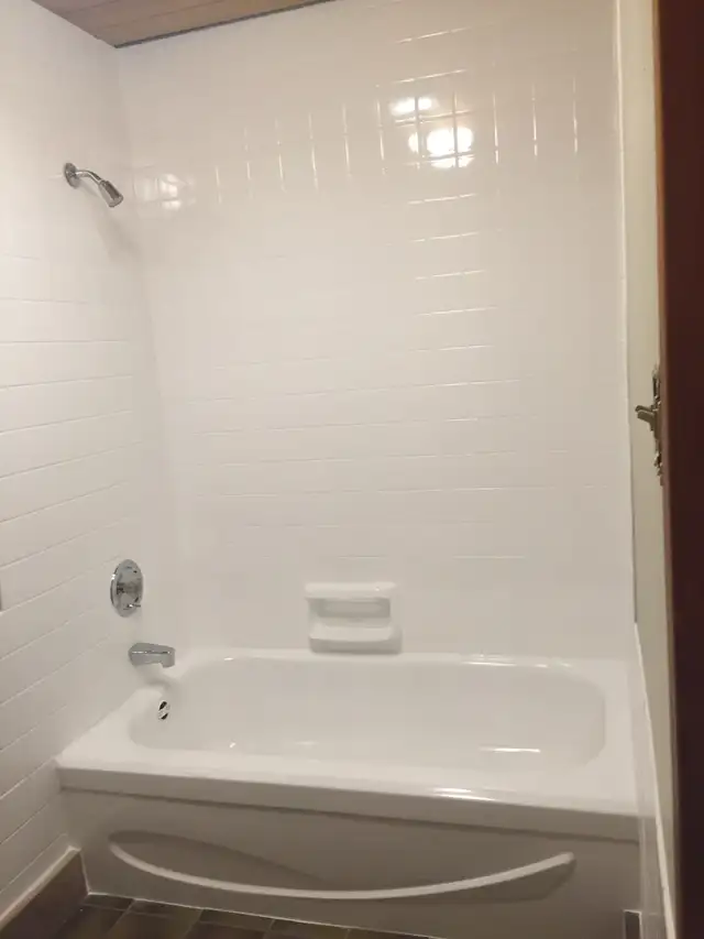 TUB REFINISHING BATHTUB REGLAZING TILES RESURFACING BATHTUB - Photo 2