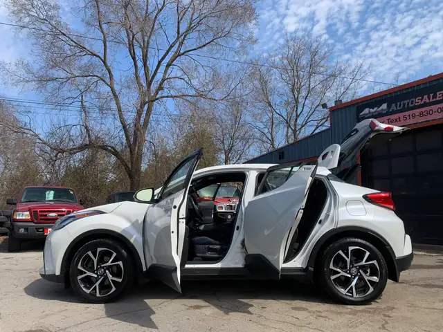 2020 TOYOTA CH-R PREMIUM CERTIFIED NO ACCIDENTS - Photo 4