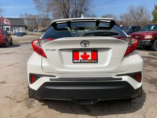 2020 TOYOTA CH-R PREMIUM CERTIFIED NO ACCIDENTS - Photo 6