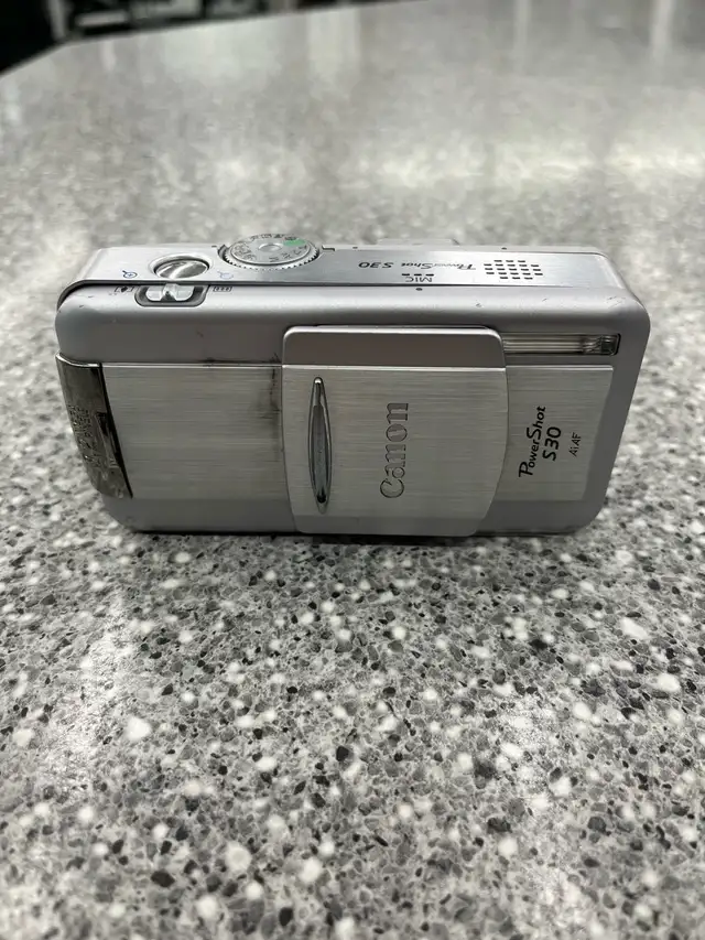 Canon PowerShot s30 Digital Camera