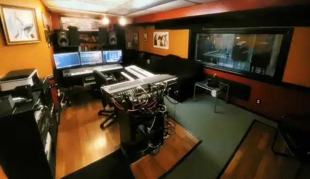 RECORDING STUDIO 25 YEARS IN BIZ.  MIXING/MASTERING/PRODUCTION - Photo 9